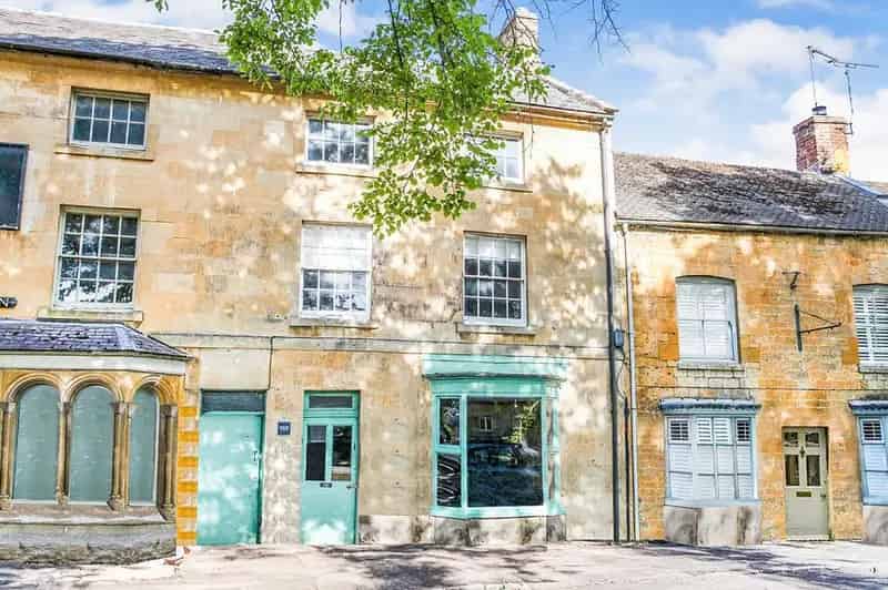 Grade II Listed Terraced House with Retail Space and Conversion Potential