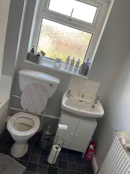 Large 2 Bedroom Flat Near Transport Links and Amenities