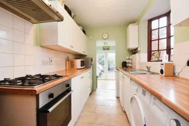 Victorian House in Central Brentwood Two Bedrooms Plus Loft Room