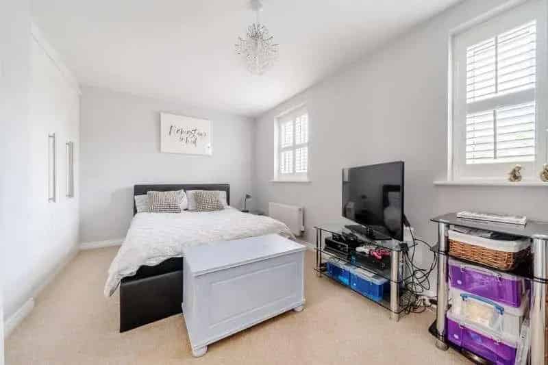 3 Bed House for Sale Near Town Centre