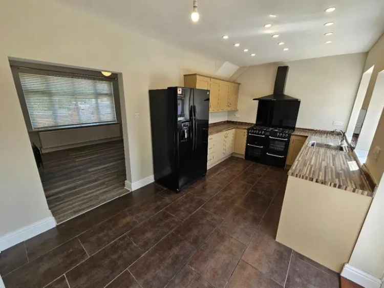 3 Bedroom Semi-Detached House Near Amenities and Schools