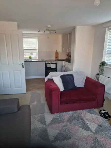 2 Bed Flat Hayling Island Near Beach and Trails