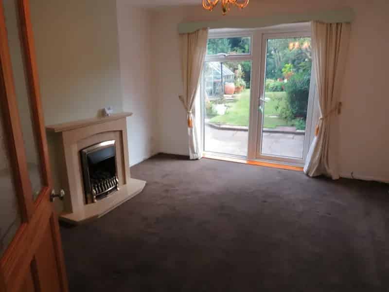 Three Bedroom Semi Detached House with Driveway and Garden