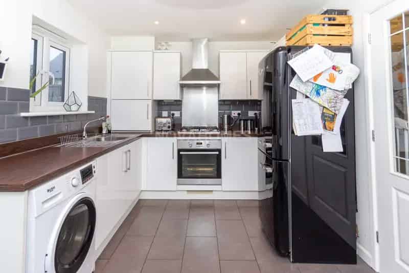 2 Bedroom Terrace House to Rent