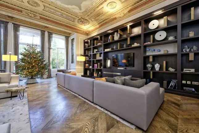 Flat to rent in Palace Gate, Kensington W8