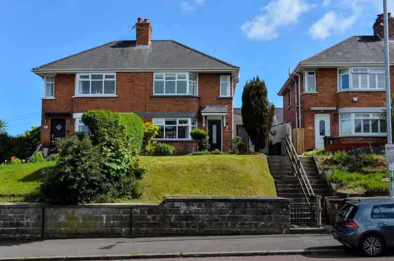 3 Bedroom Semi Detached House for Sale Belfast BT4