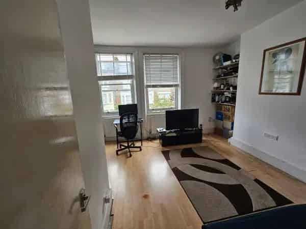 Spacious 1st Floor Flat Near Kentish Park and Tufnell Park Stations