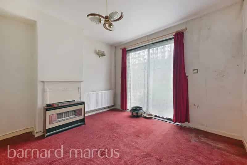 Semi Detached House Requiring Refurbishment Large Garden