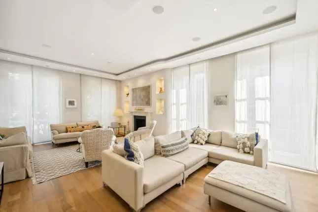 Town house for sale in Cumberland Street, London SW1V