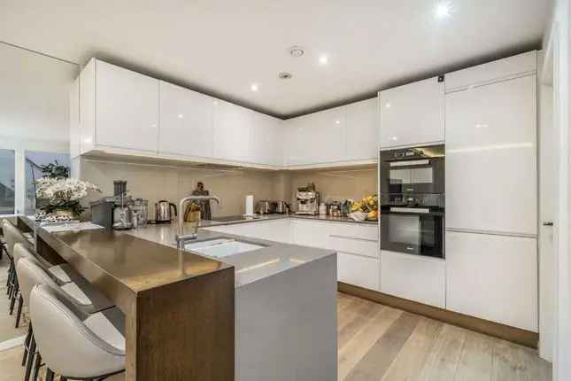 Maisonette to rent in Farm Lane, London SW6