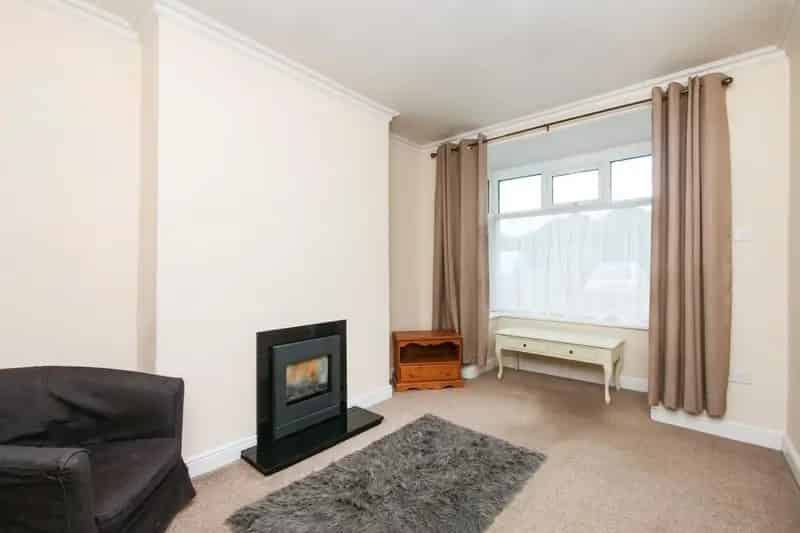 3 bedroom House
 For Sale 
Total Size: 911 SQ FT