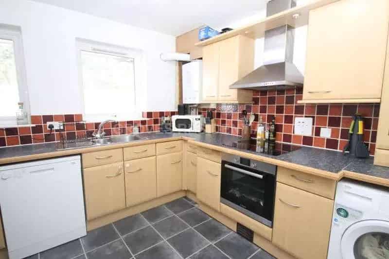 2 Bed Flat for Sale in New Malden