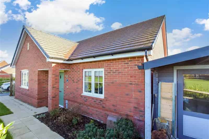 2 Bedroom Detached Bungalow for Sale in Yapton