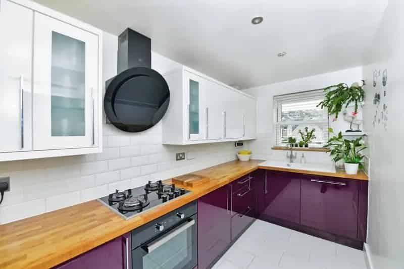 Three Double Bedroom End Terrace House with Hot Tub and Garage
