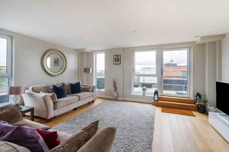 3 Bedroom Penthouse Flat for Sale - Riverside Views