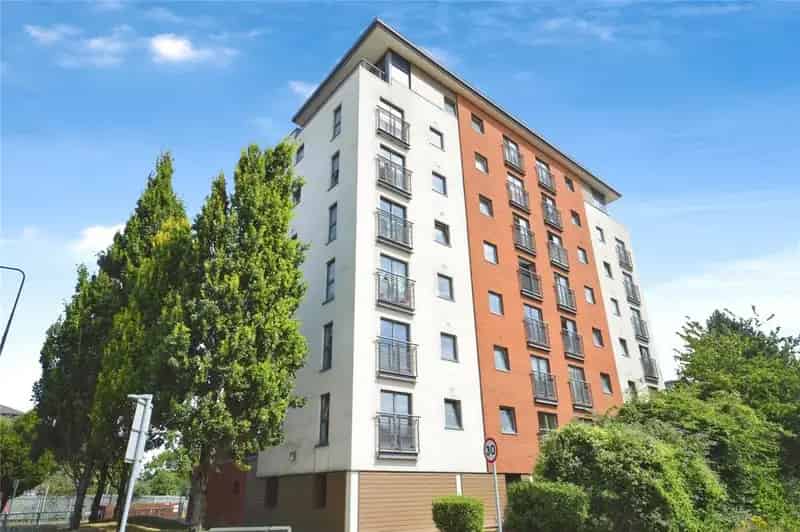 2 Bedroom Flat for Sale in Cardiff Bay