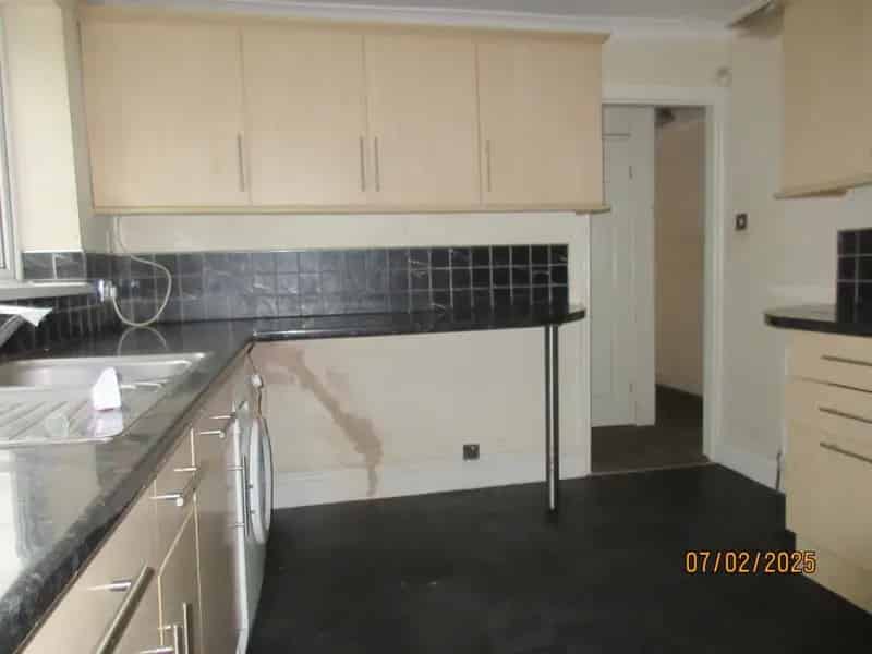 Two Bedroom Maisonette with Garage and Garden Cash Buyers Only