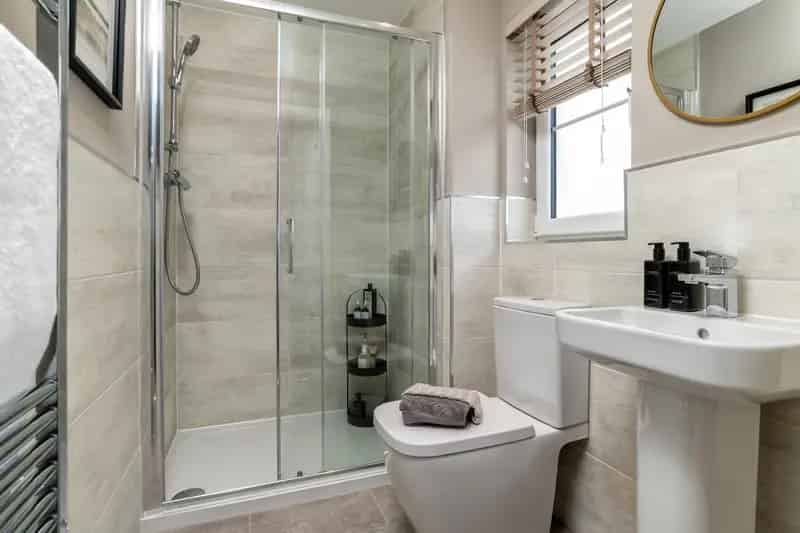 4 Bed House for Sale: Luxury Family Home with Open-Plan Living