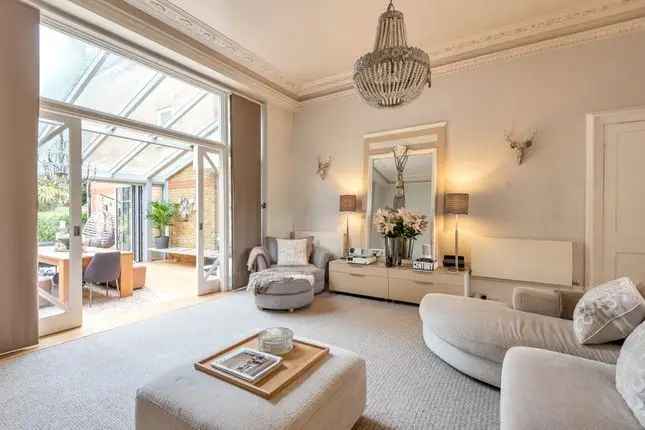 Stunning 3-Bed Furnished Garden Flat Short Let London W5