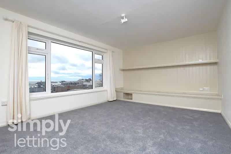 2 Bedroom Flat House to Rent in Brighton with Allocated Parking