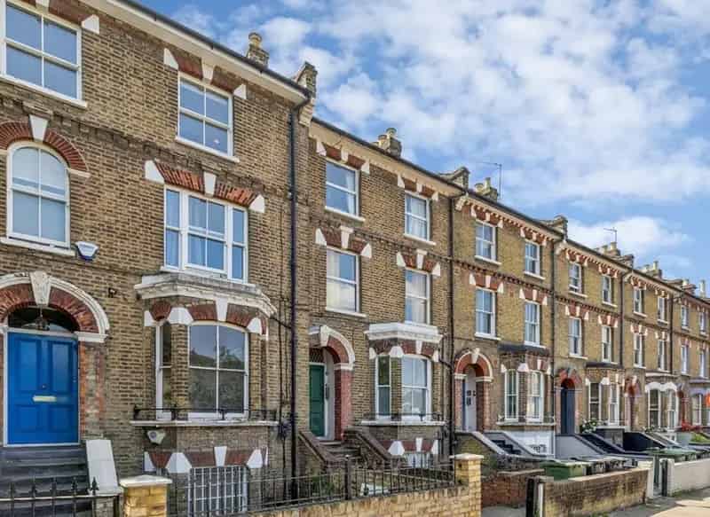 One Bedroom Apartment near Stockwell Vauxhall Chain Free Share of Freehold