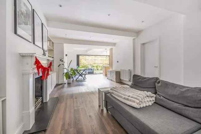 4 Bedroom Garden Flat for Sale in London W10 near Portobello Road