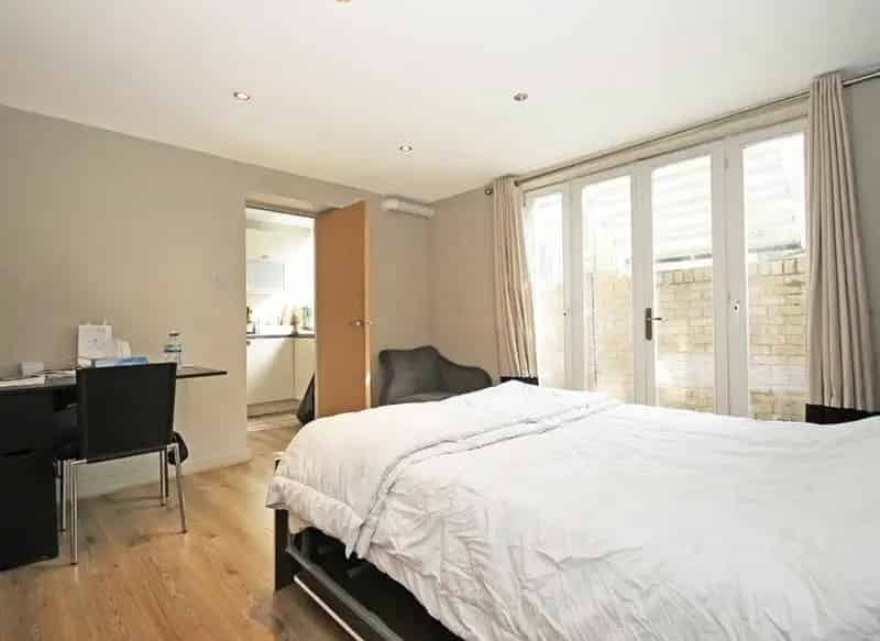 Large Studio Apartment Near Earls Court Station