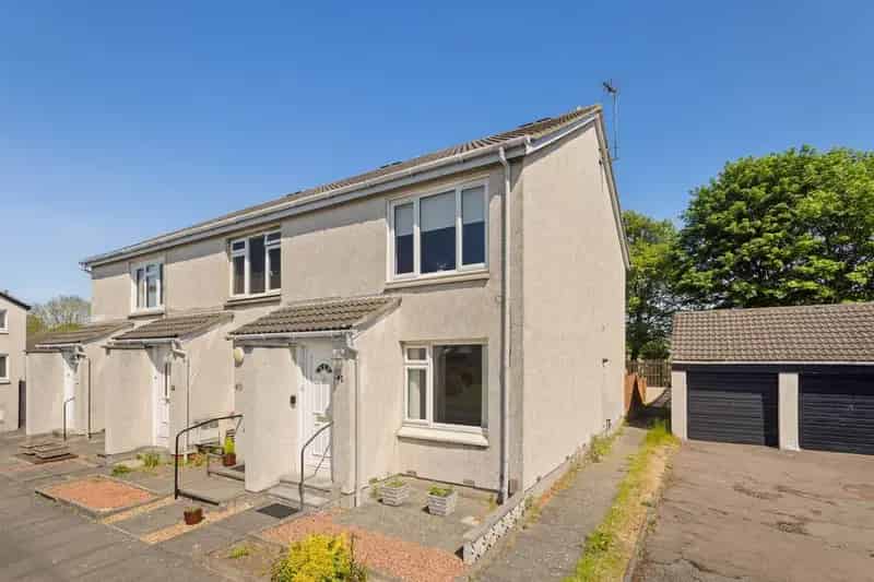 1 Bedroom Flat for Sale Modern Kitchen Garage Gardens