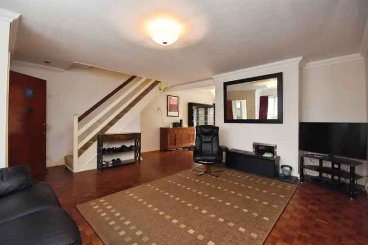 3 Bedroom Mid Terrace House Ingatestone