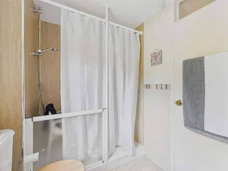 3 Bed Flat for Sale in Great Malvern with Garage and Communal Gardens