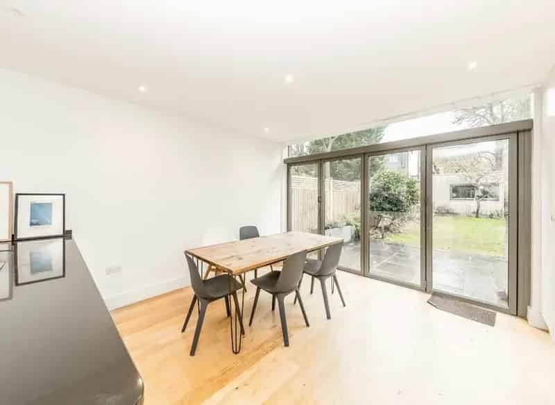 Four Bedroom Victorian House with Garden