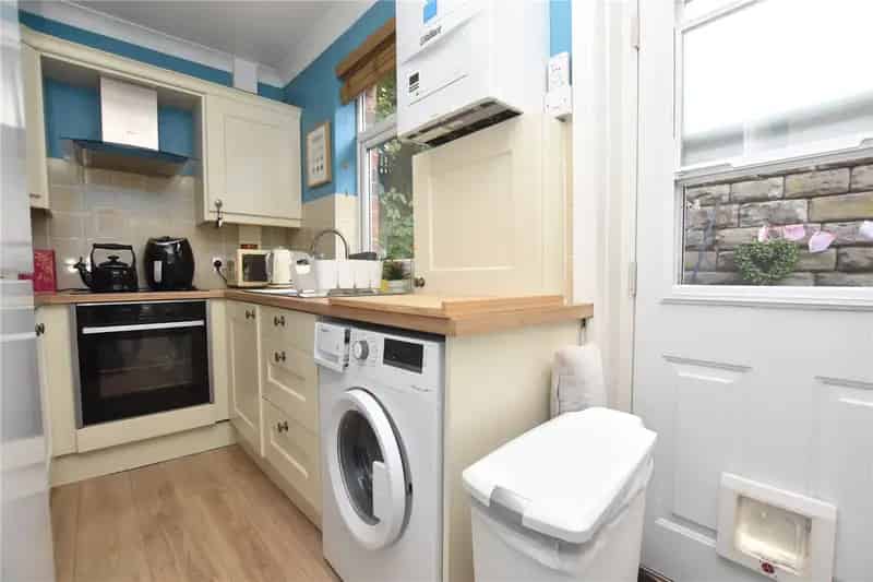 Two Bedroom Through Terrace Near Morley Bottoms
