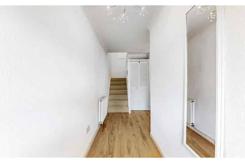 2 Bed End Terraced House Larkhall - Modern Kitchen and Private Parking