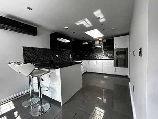 3 Bedroom Flat to Rent