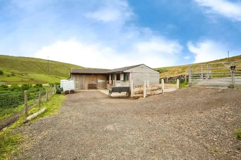 2-3 Bed House with 3 Acres & Stables Todmorden