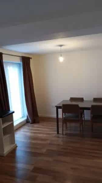Spacious 2-Bedroom Flat with Large Terrace and Storage
