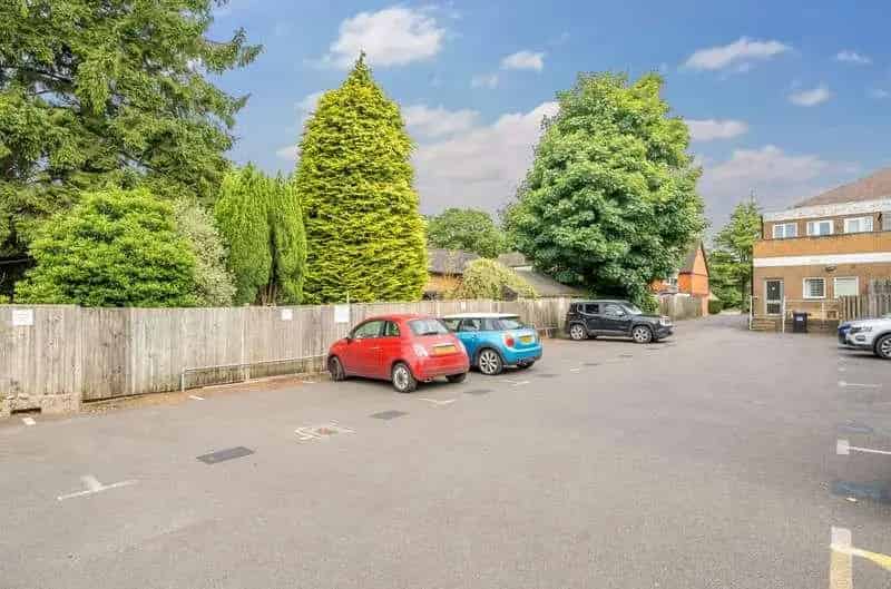 1 Bed Flat for Sale in Grayshott Village Centre