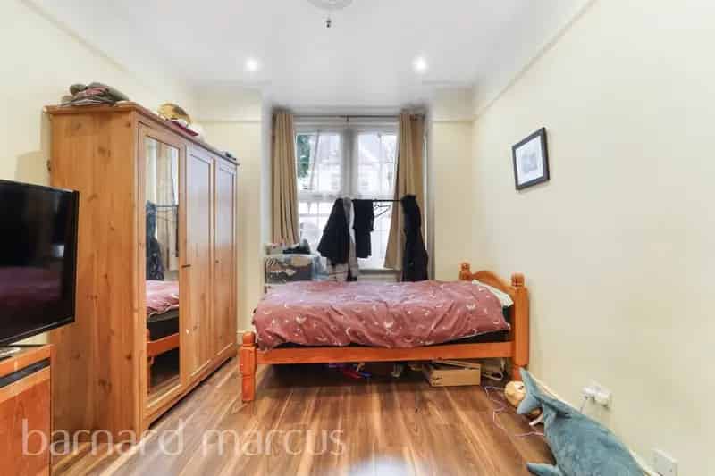 Three Double Bedroom Maisonette Near Tooting Bec Common
