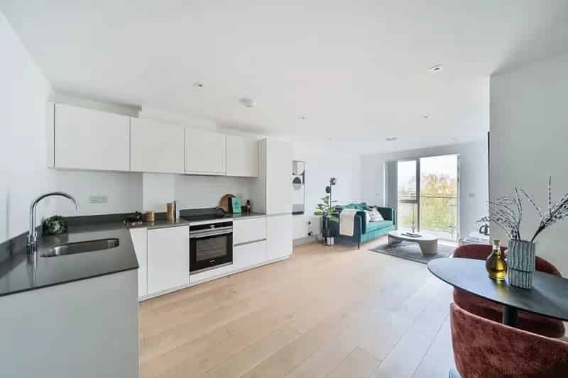 1 & 2 Bedroom Apartments to Rent High Speed Wifi Parking Available