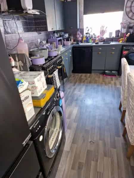 6 Bedroom House Near Amenities Schools Transport
