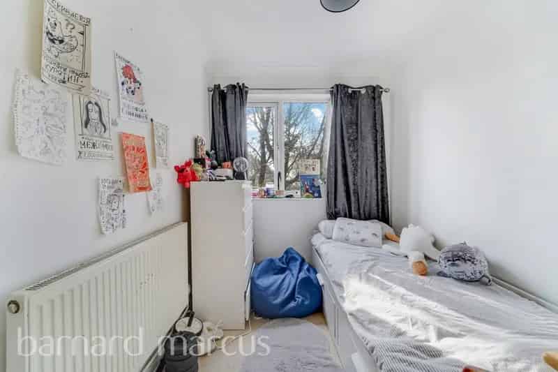 Modern 2-Bedroom Apartment in Morden Near Underground Station