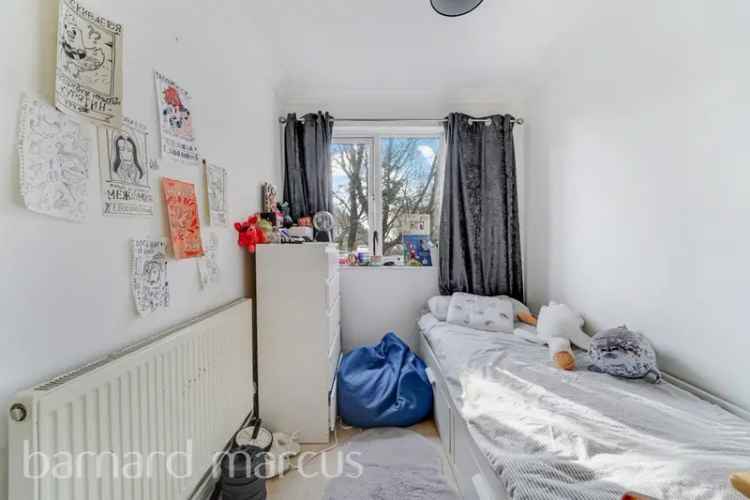 Modern 2-Bedroom Apartment in Morden Near Underground Station