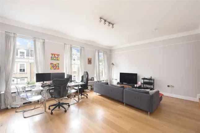 Flat for sale in Earl's Court Square, Earl's Court SW5