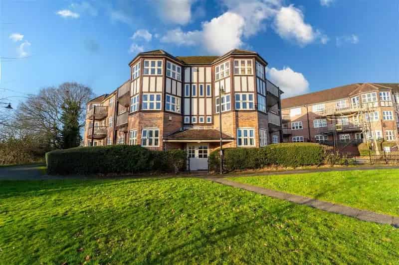 2 Bedroom Flat to Rent - Allocated Parking & Balcony