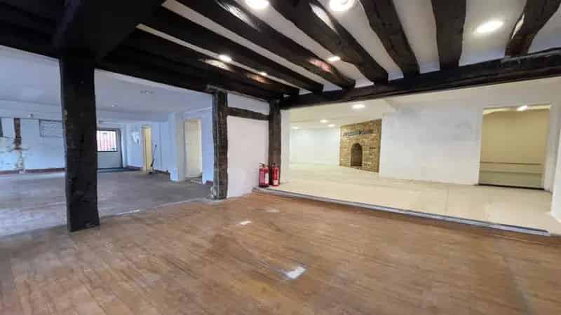 Beaconsfield Old Town Shop To Let - 485-1000 sq ft