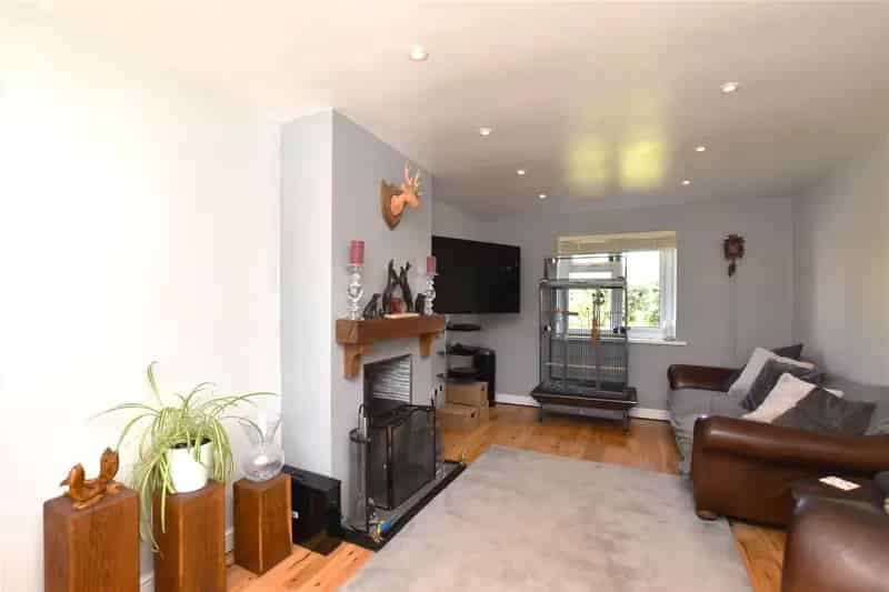 Spacious 2 Double Bedroom Home in Guiseley with Large Garden