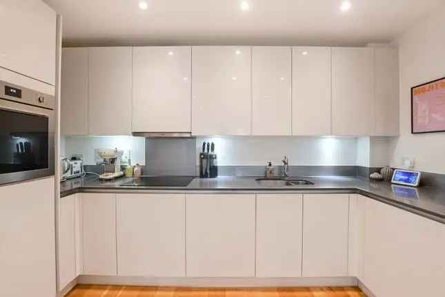 2 Bed Flat to Rent in Clapham SW4 Short Let Modern Terrace