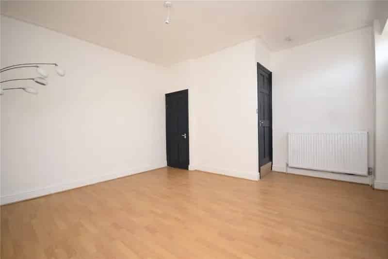 Two Bedroom Terraced House Near Leeds City Centre