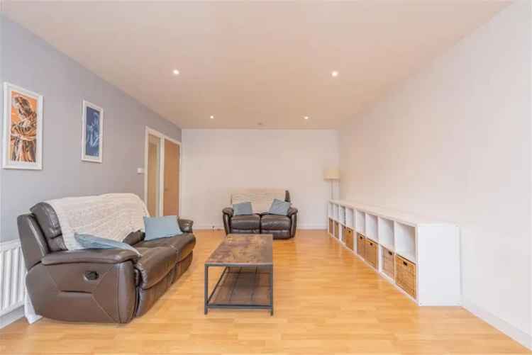 2 Bed Flat - Second Floor with 1 Reception Room