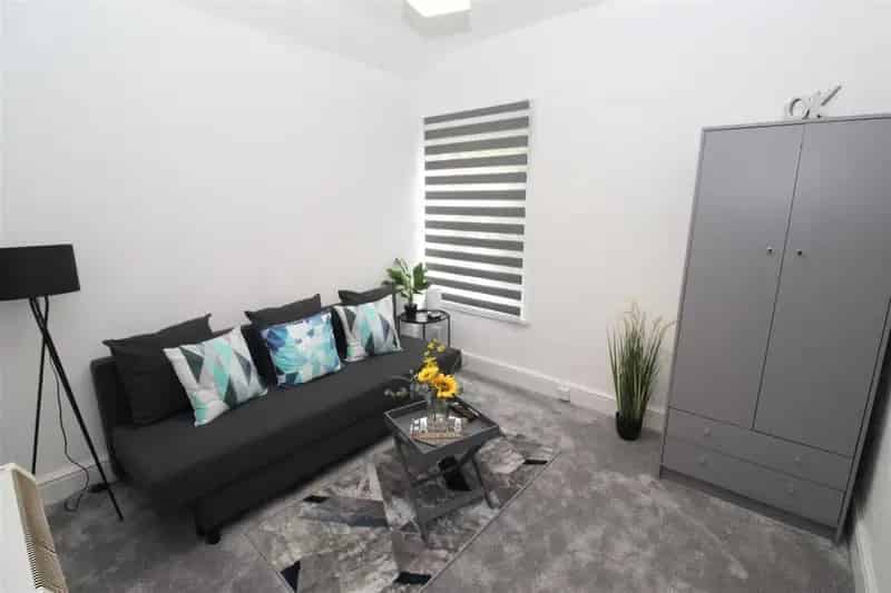 1 Bedroom Flat to Rent - Fully Furnished Studio Flat